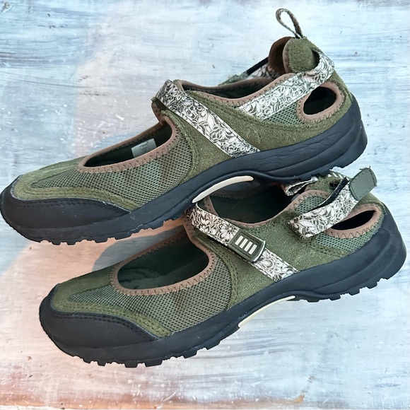 Lands’ End Hiking Flats 8.5 - Picture 4 of 9